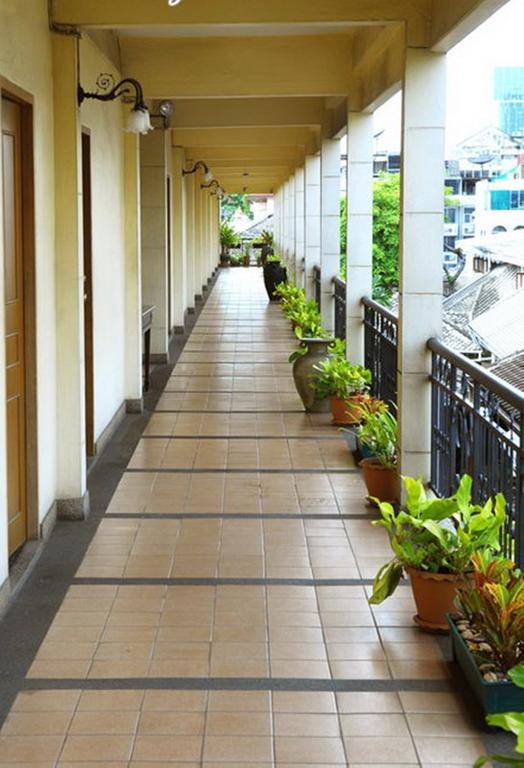 בנגקוק Silom Village Inn מראה חיצוני תמונה