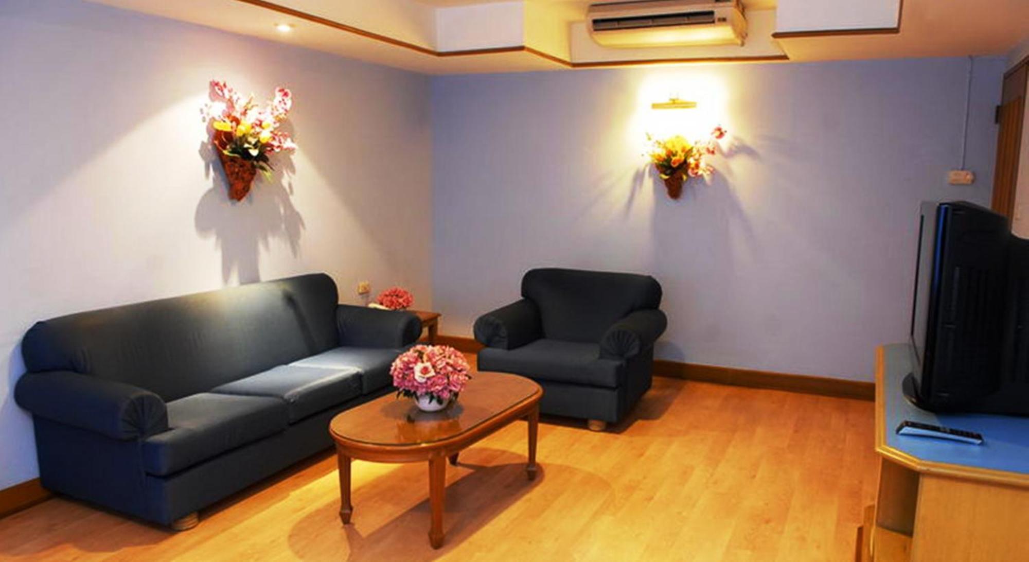 בנגקוק Silom Village Inn מראה חיצוני תמונה