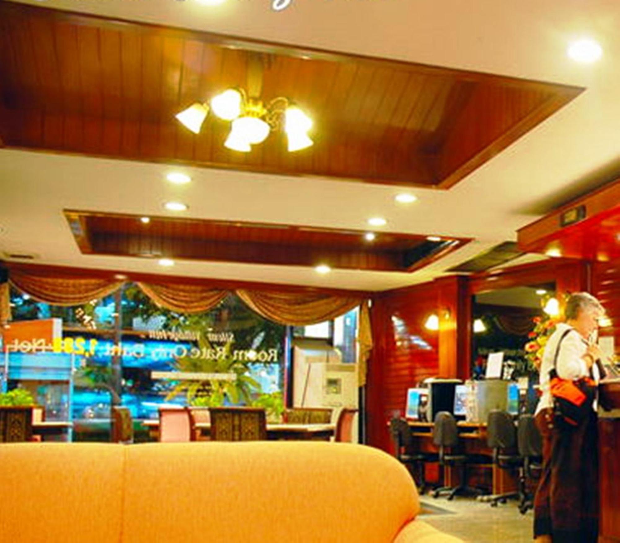בנגקוק Silom Village Inn מראה חיצוני תמונה