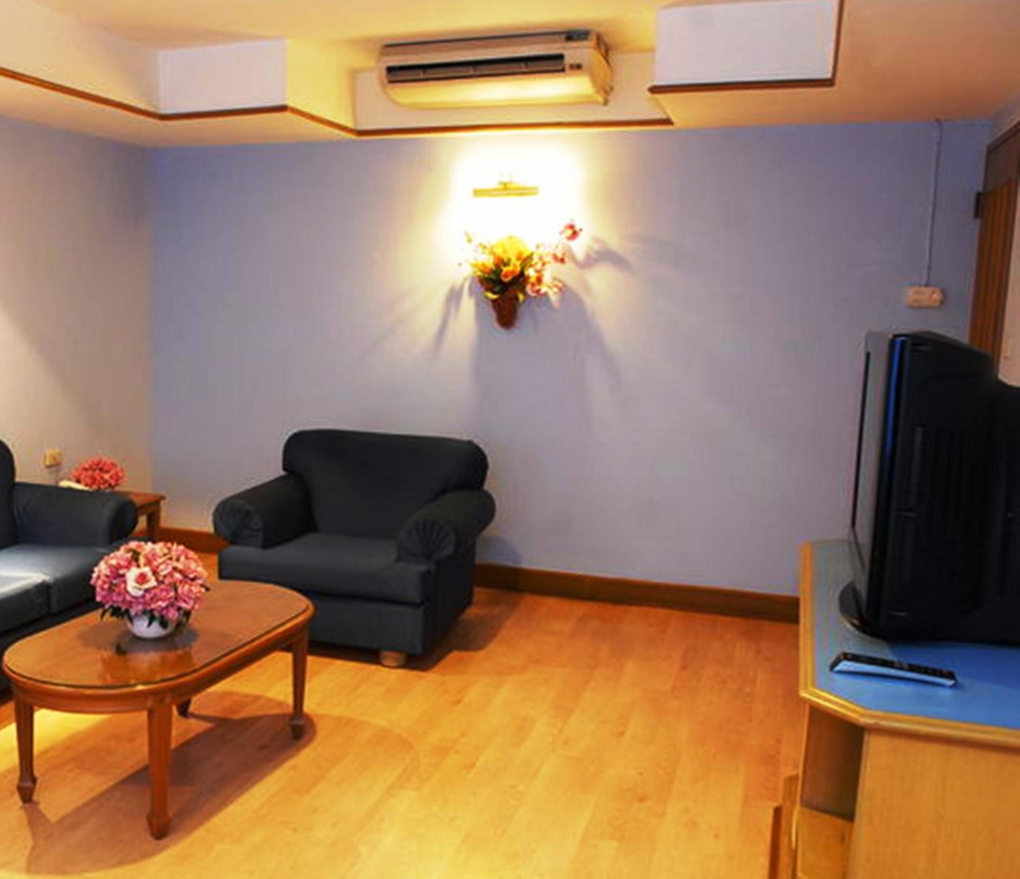 בנגקוק Silom Village Inn מראה חיצוני תמונה