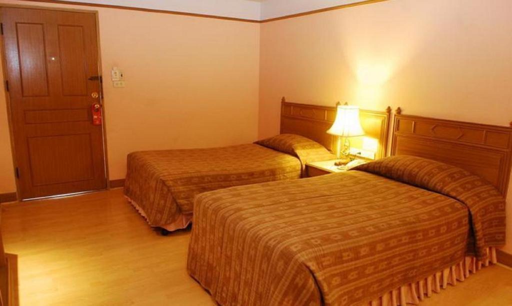 בנגקוק Silom Village Inn חדר תמונה