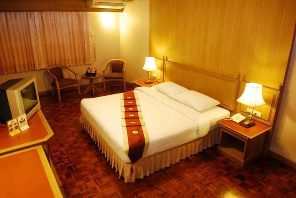 בנגקוק Silom Village Inn מראה חיצוני תמונה