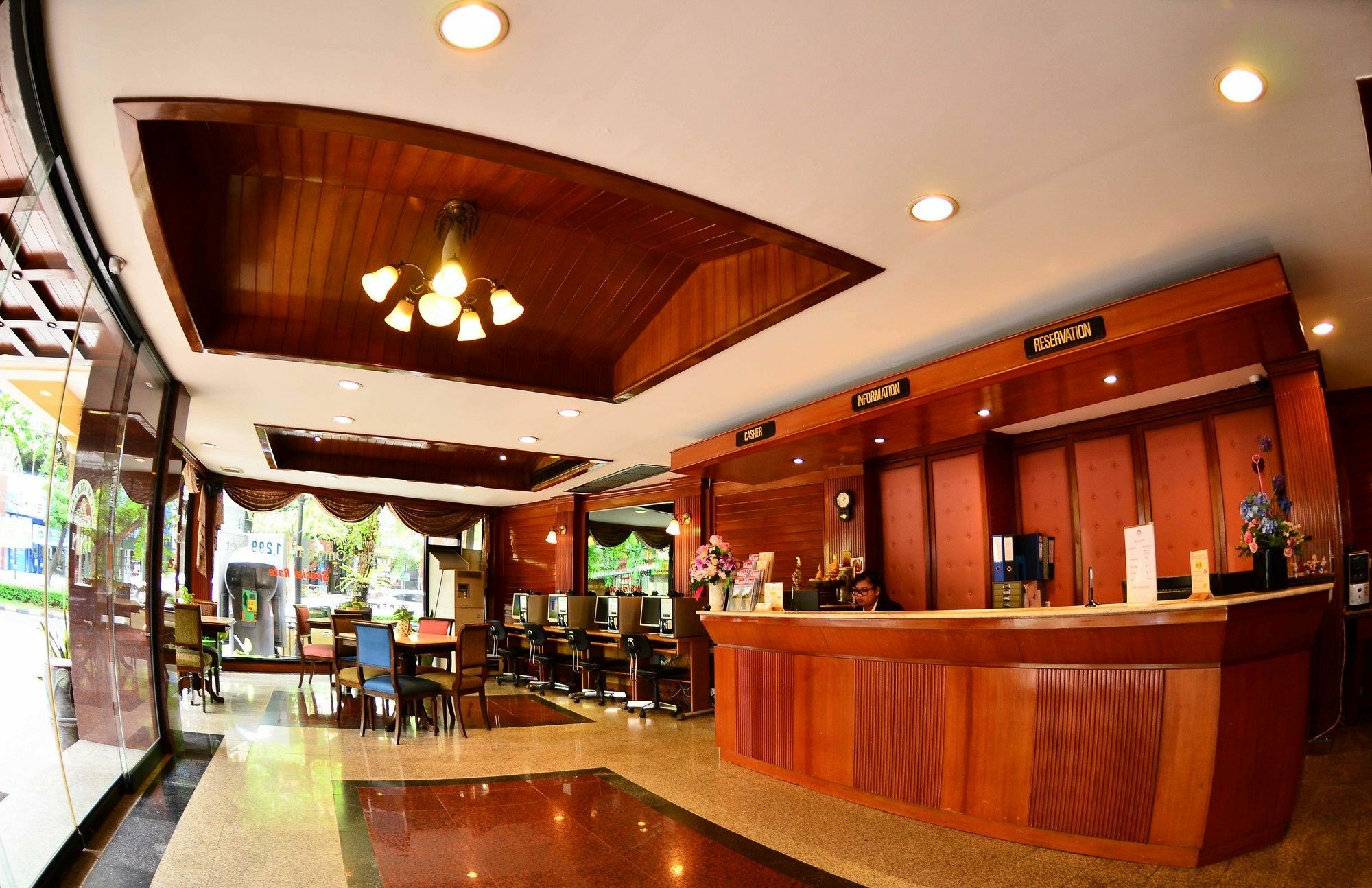 בנגקוק Silom Village Inn מראה חיצוני תמונה